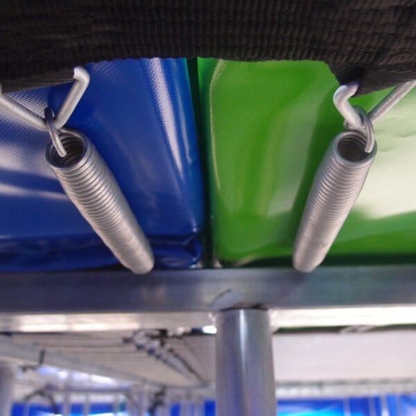 Akrobat_Battery_Trampolinpark_Federn Akrobat Battery Trampolinanlage