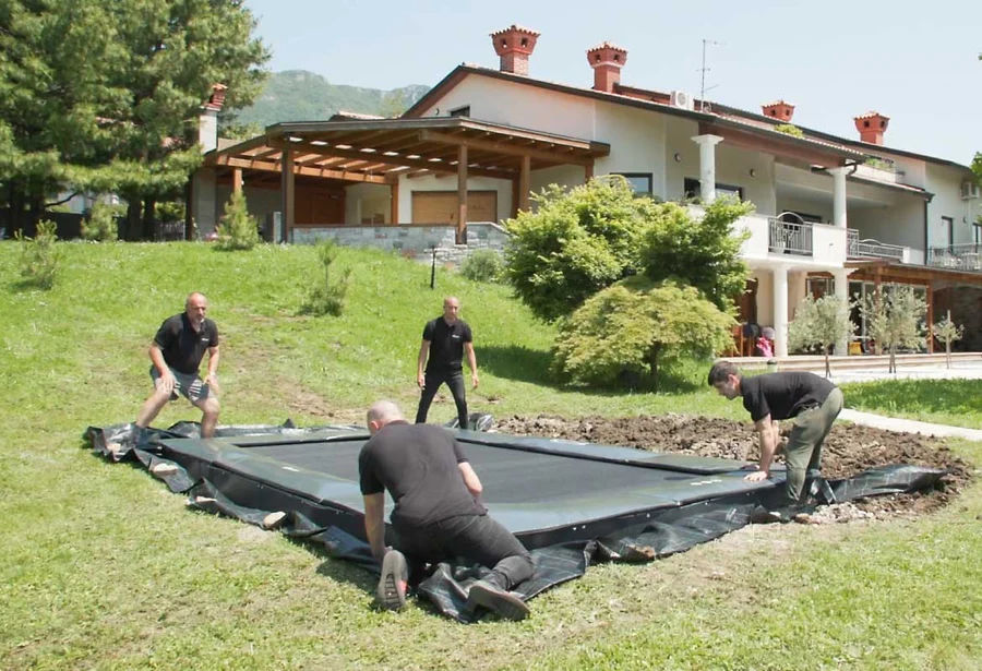 FLAT Bodentrampolin Installationsservice